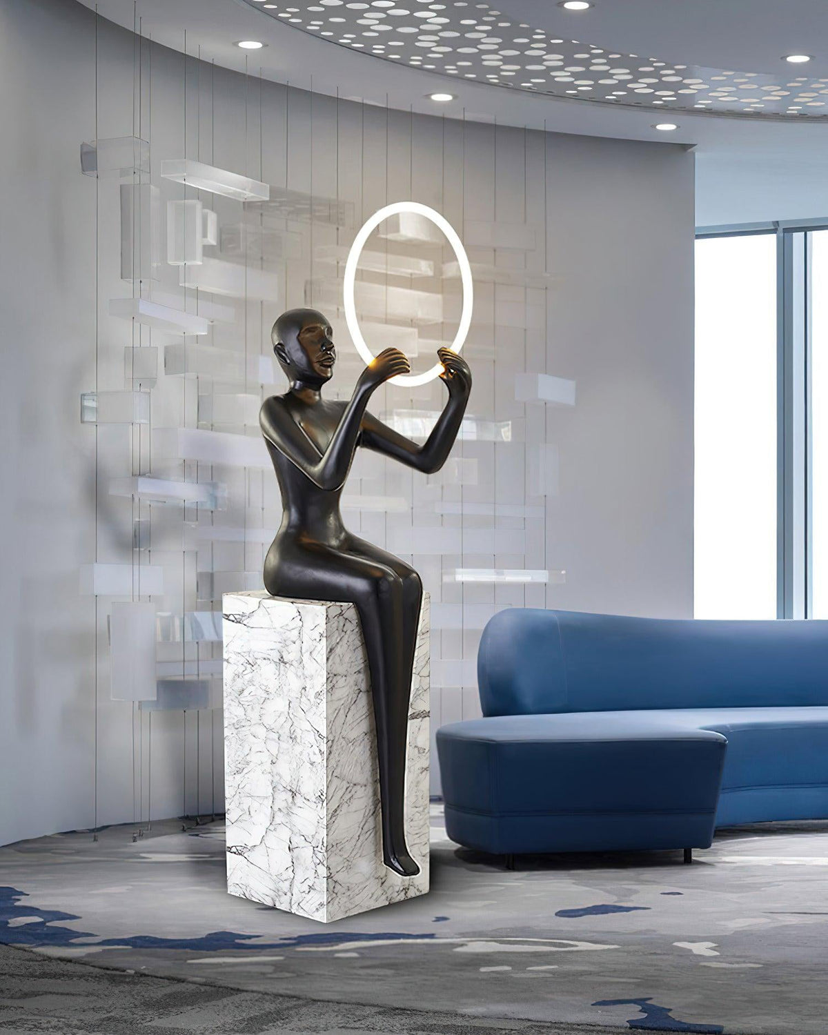 Orelaielle sculpturale vloerlamp in zwart