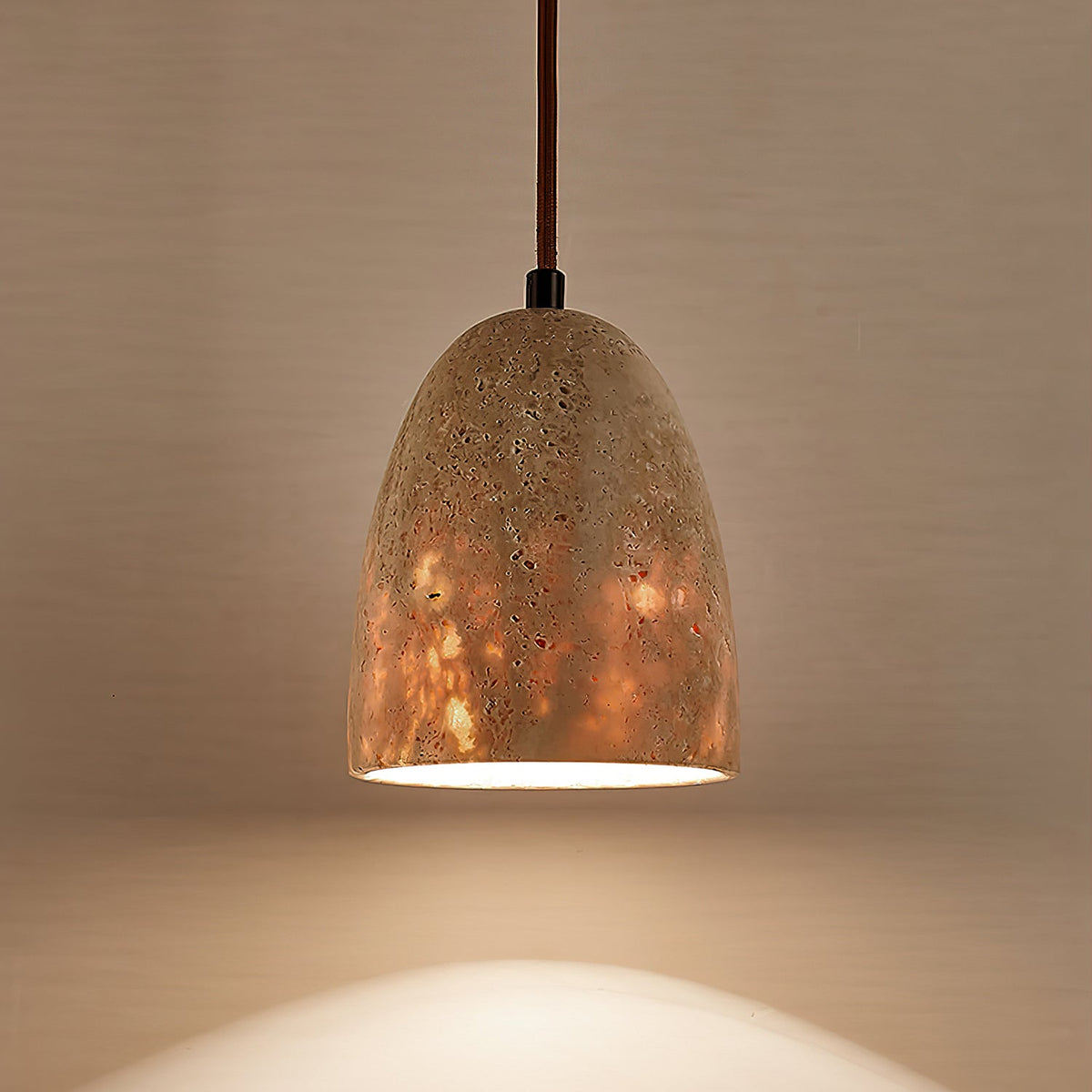 Lildes conische hanglamp van geel travertin