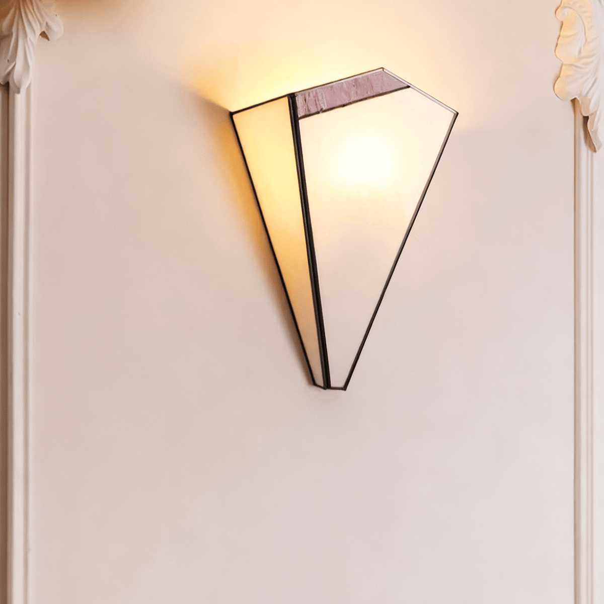Lila Deco wandlamp