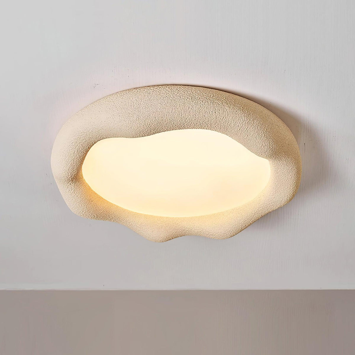 Plafondlamp met organische hars- en glasvezellichaam in beige