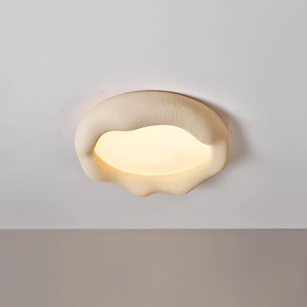 Plafondlamp met organische hars- en glasvezellichaam in beige
