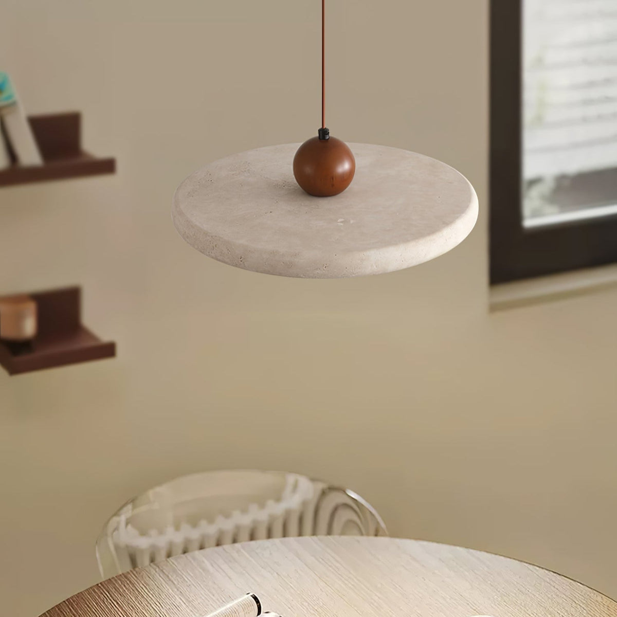 Valaielle hanglamp met dischvormige bol van geel travertin