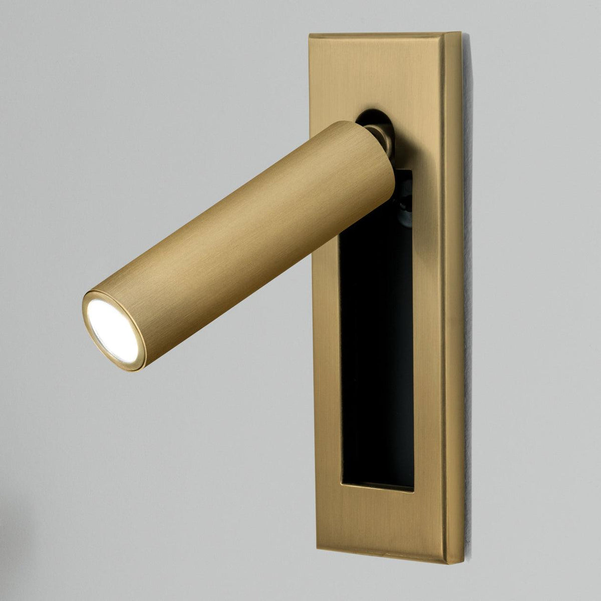 Velerelia ingebouwde wandlamp met stekker