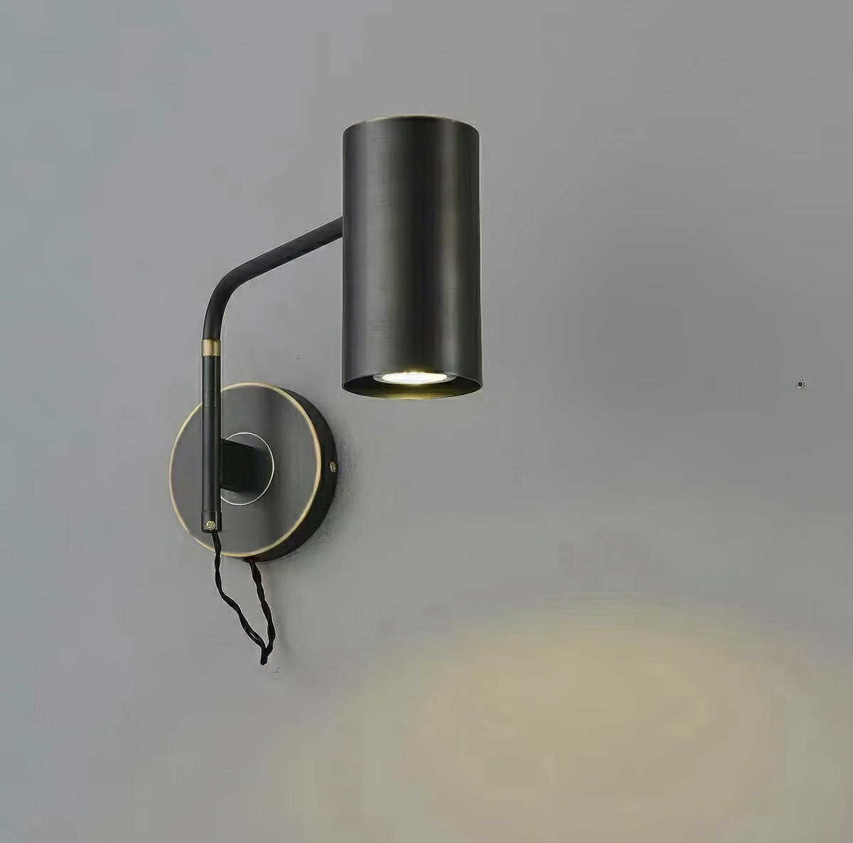 Merton wandlamp van staal in industriële stijl