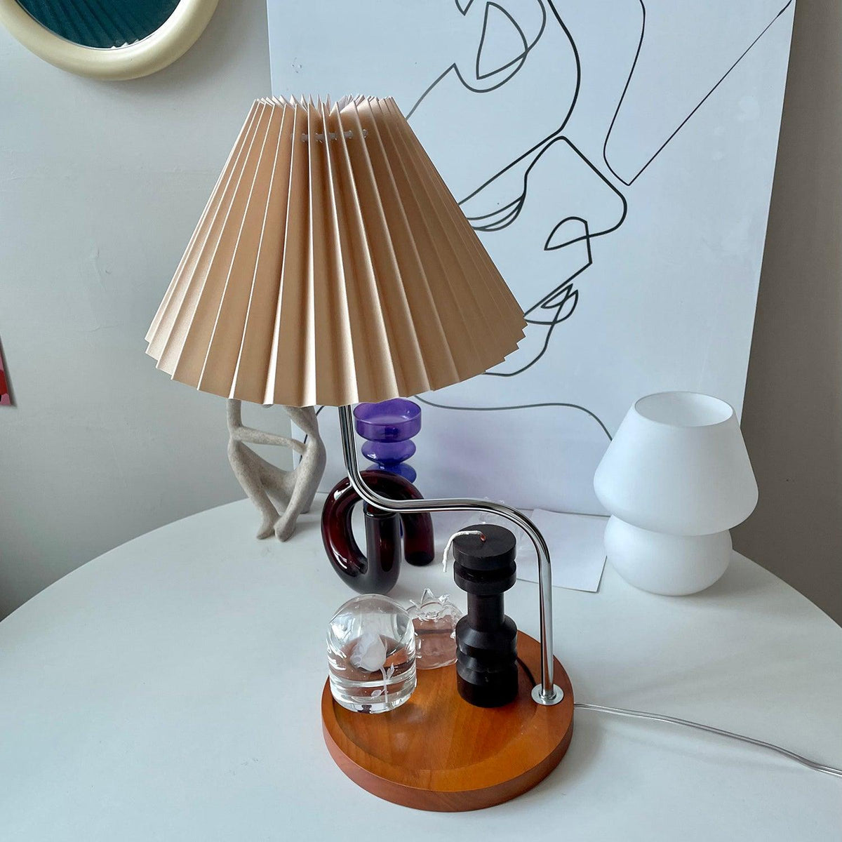 Ornelle tafellamp van hout en stof