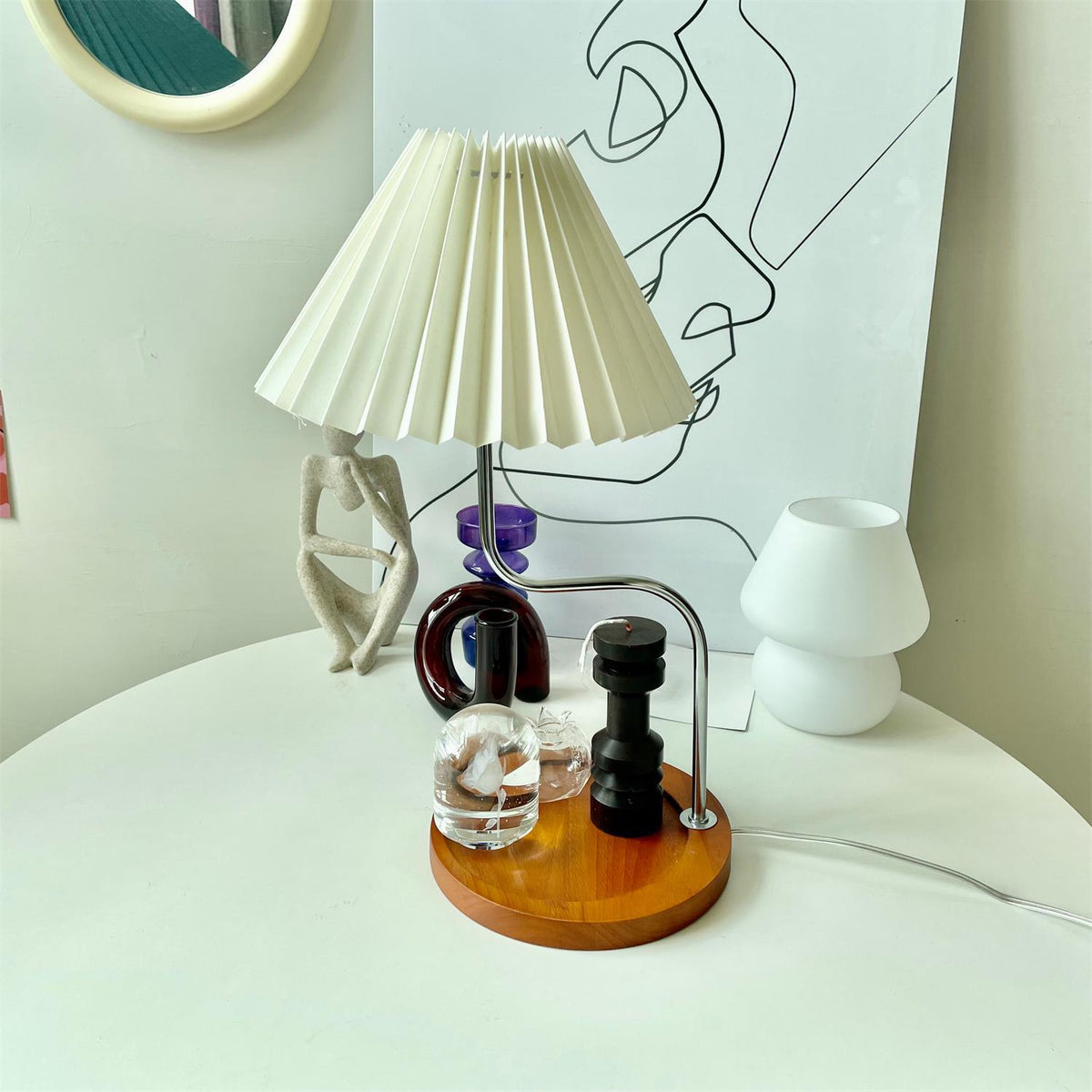 Ornelle tafellamp van hout en stof
