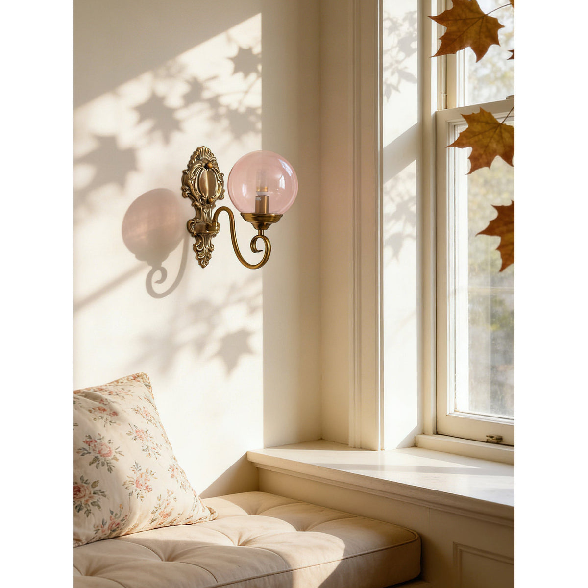 Lavinia wandlamp met en roze afwerking