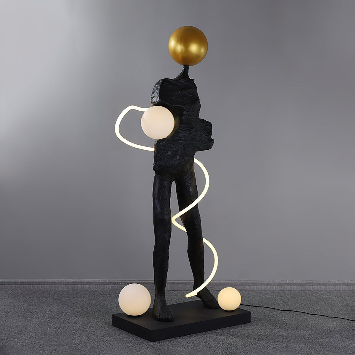 Nycaran sculpturale vloerlamp in zwart