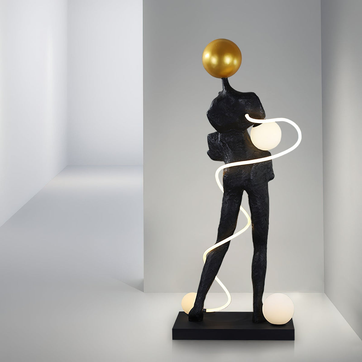 Nycaran sculpturale vloerlamp in zwart