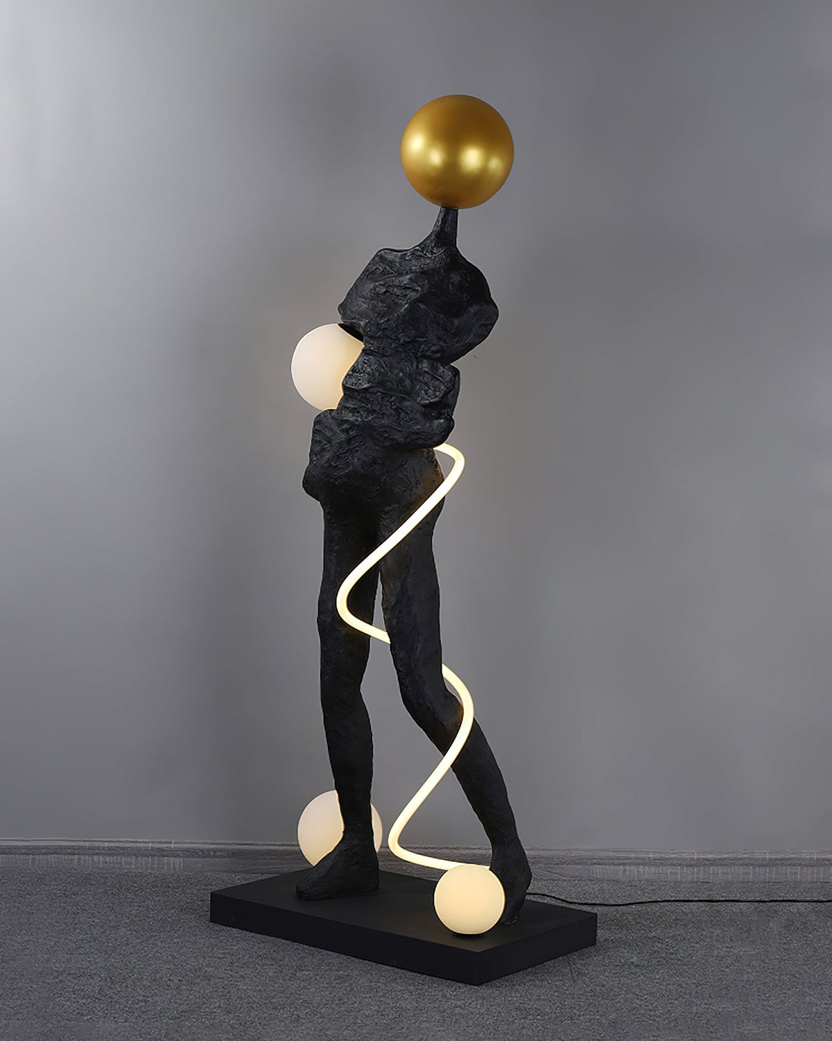 Nycaran sculpturale vloerlamp in zwart