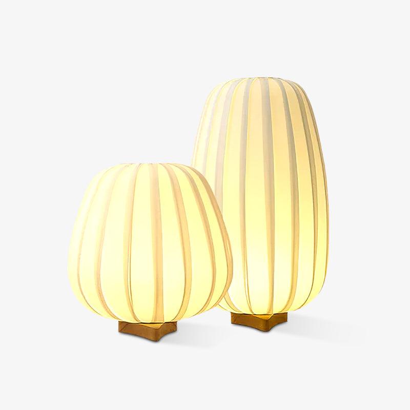 Elenor tafellamp van stof en hout in minimalistisch ontwerp