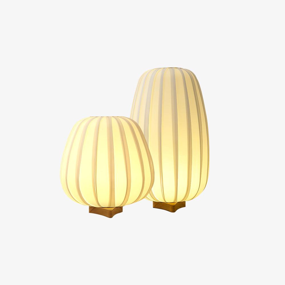 Elenor tafellamp van stof en hout in minimalistisch ontwerp