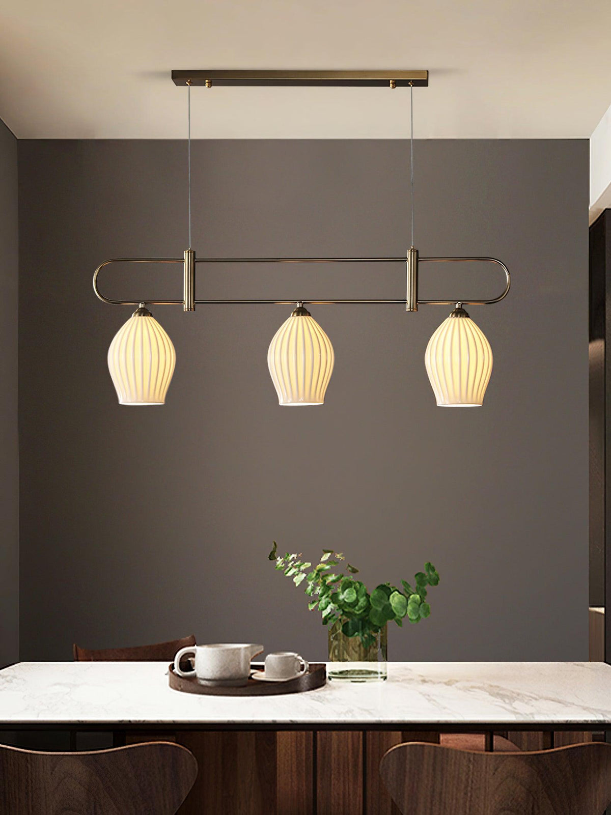 Arlirir moderne hanglamp met minimalistisch kunstwerk in keramiek