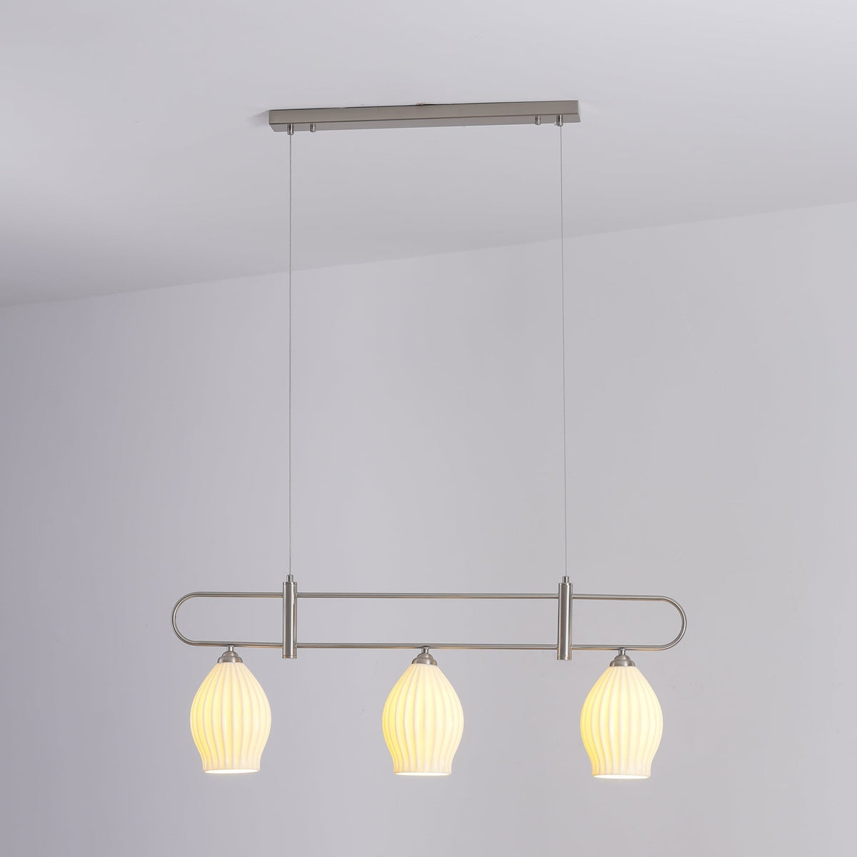 Arlirir moderne hanglamp met minimalistisch kunstwerk in keramiek