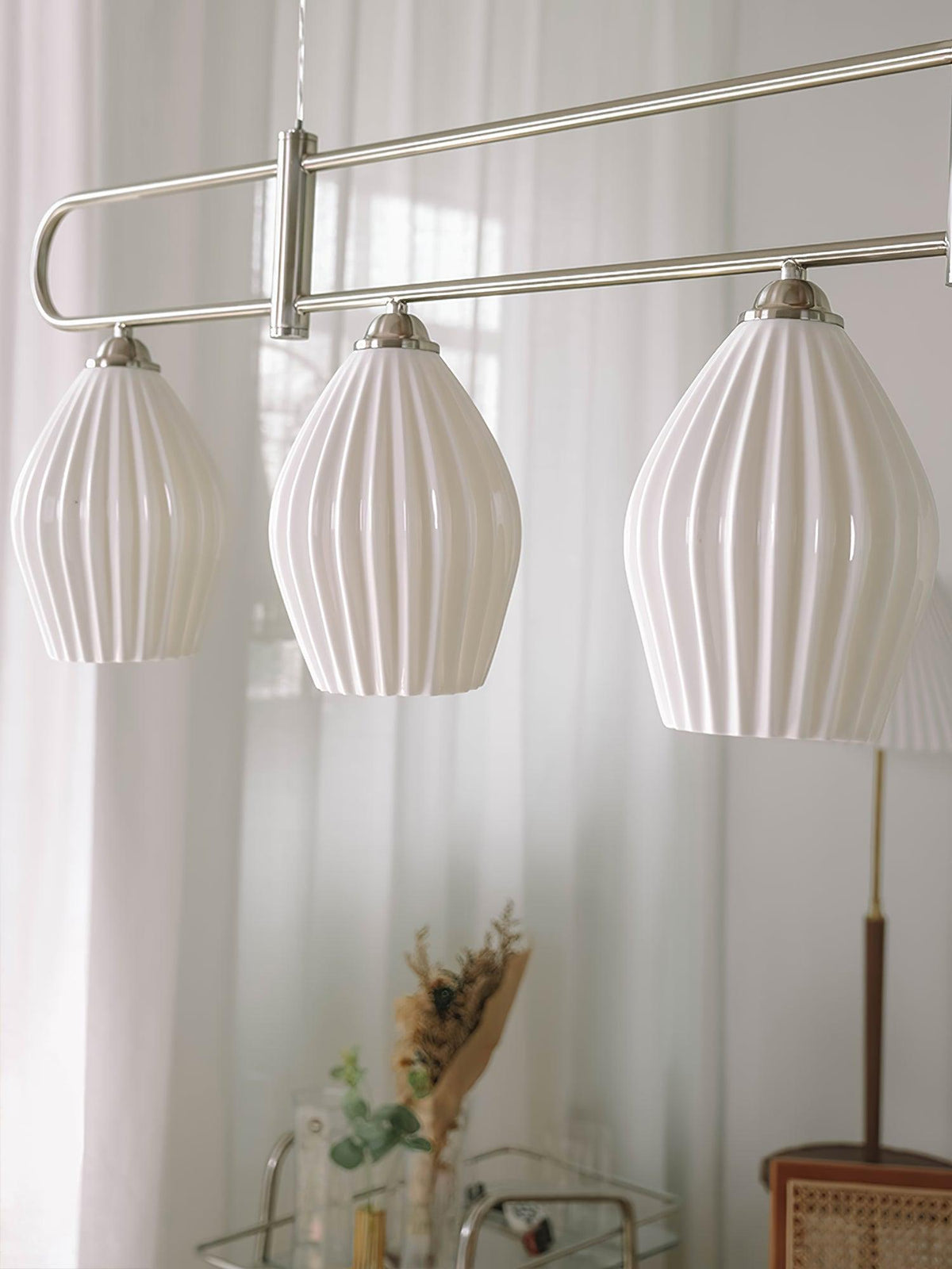 Arlirir moderne hanglamp met minimalistisch kunstwerk in keramiek