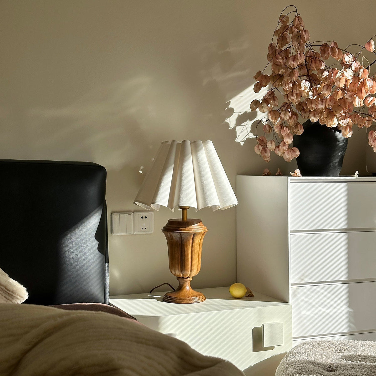 Vireo Hout en Stoffen tafellamp