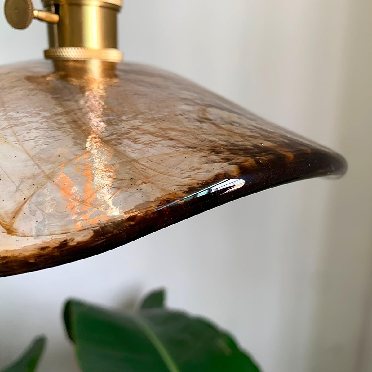Celorise hanglamp van bruin glas met luxe ontwerp