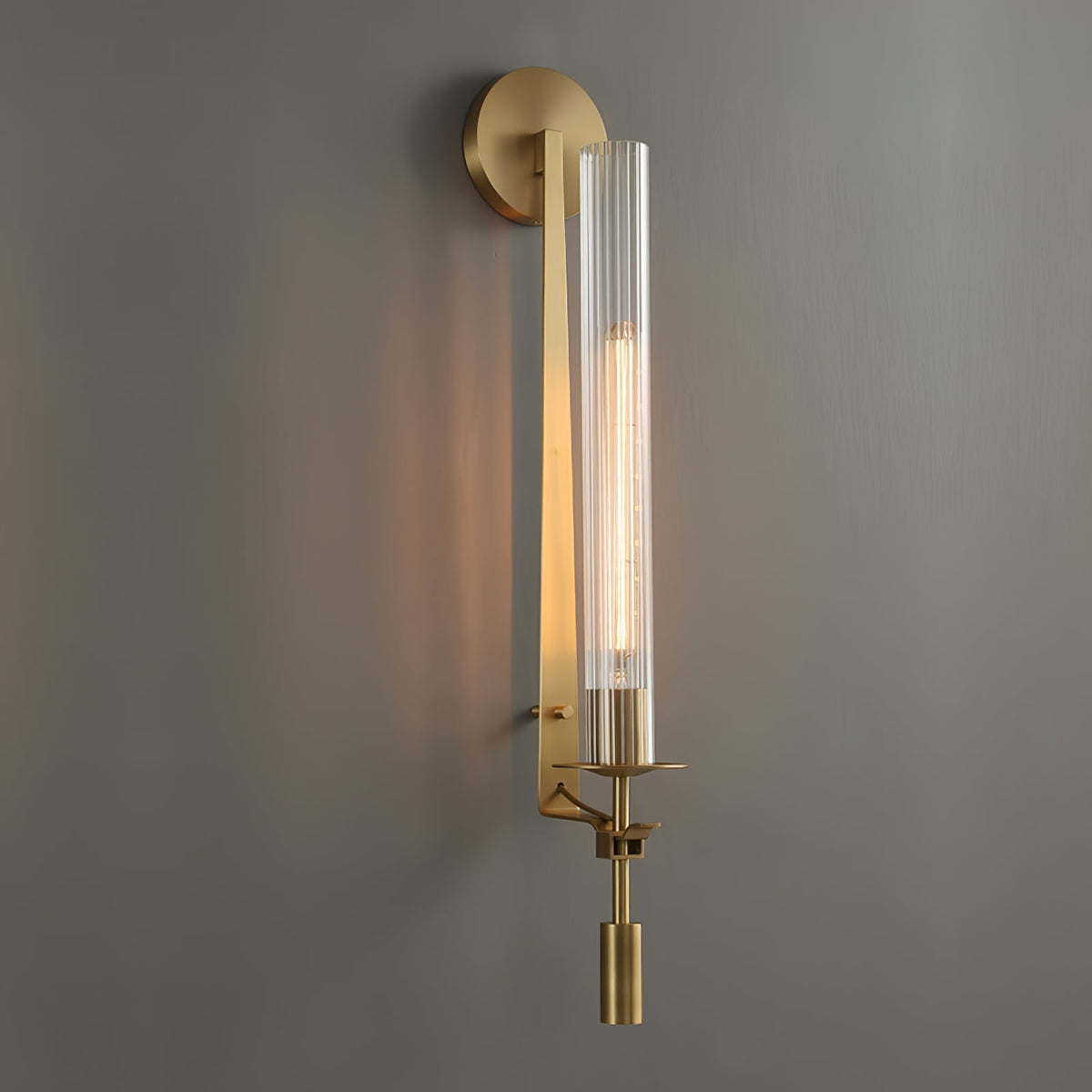 Veloora wandlamp messing Minimalistisch Geribbelde glas