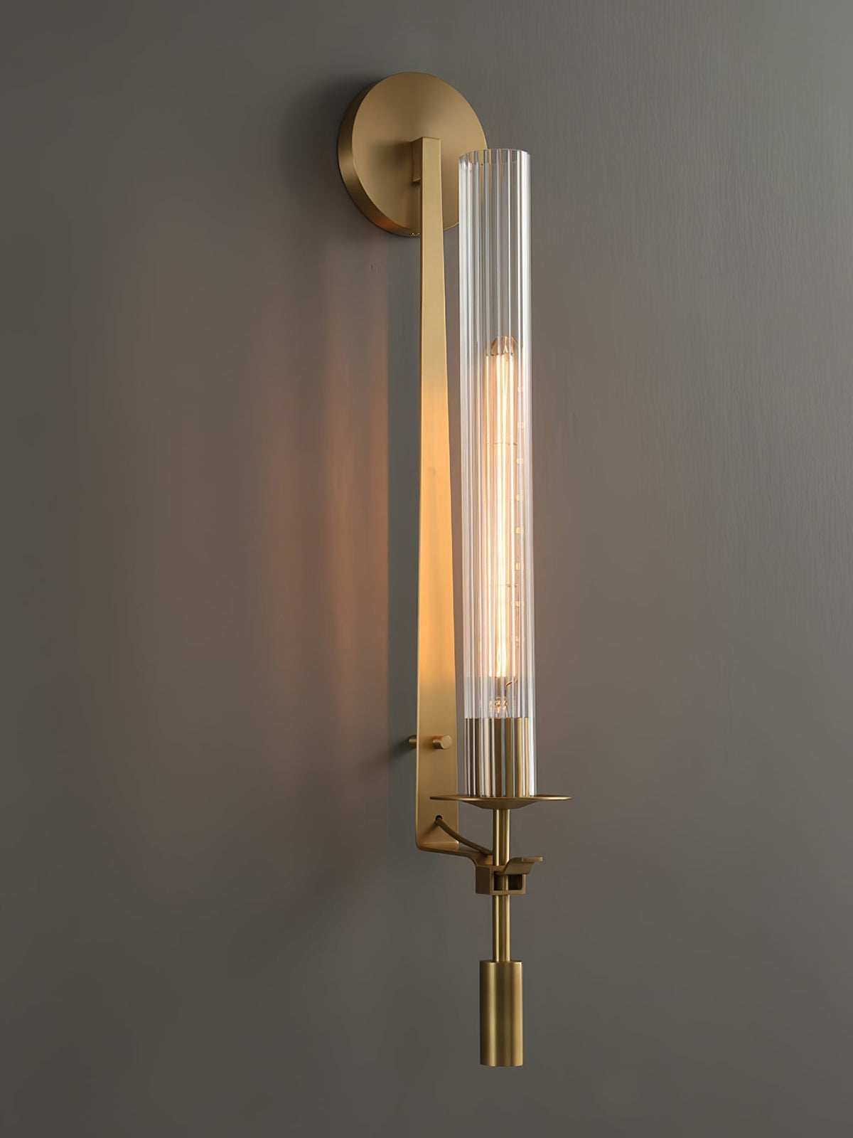 Veloora wandlamp messing Minimalistisch Geribbelde glas