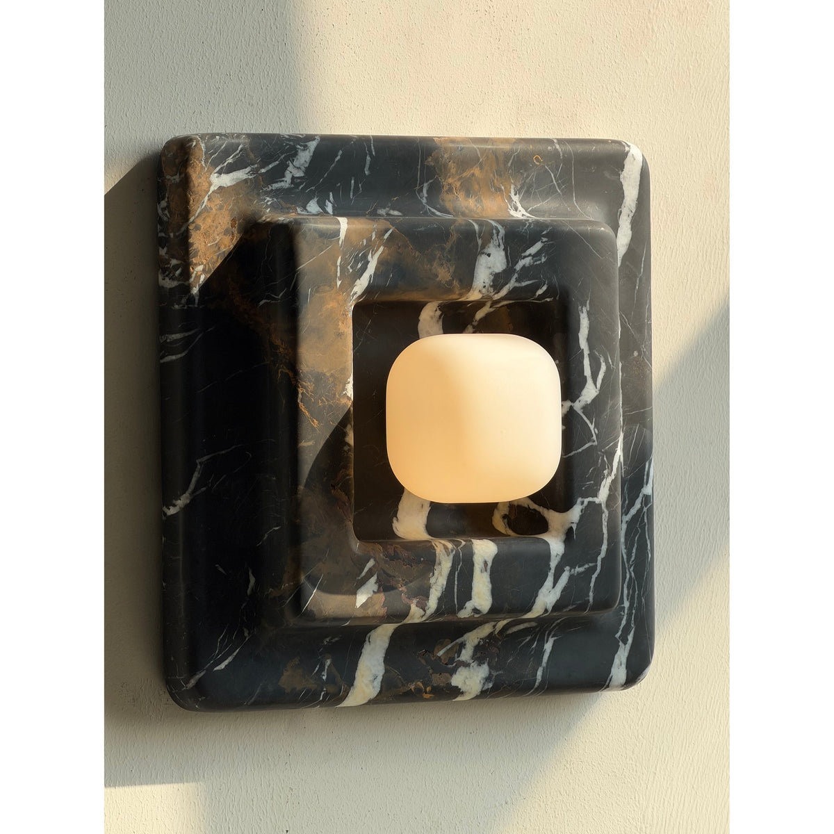 Franklin marmeren wandlamp