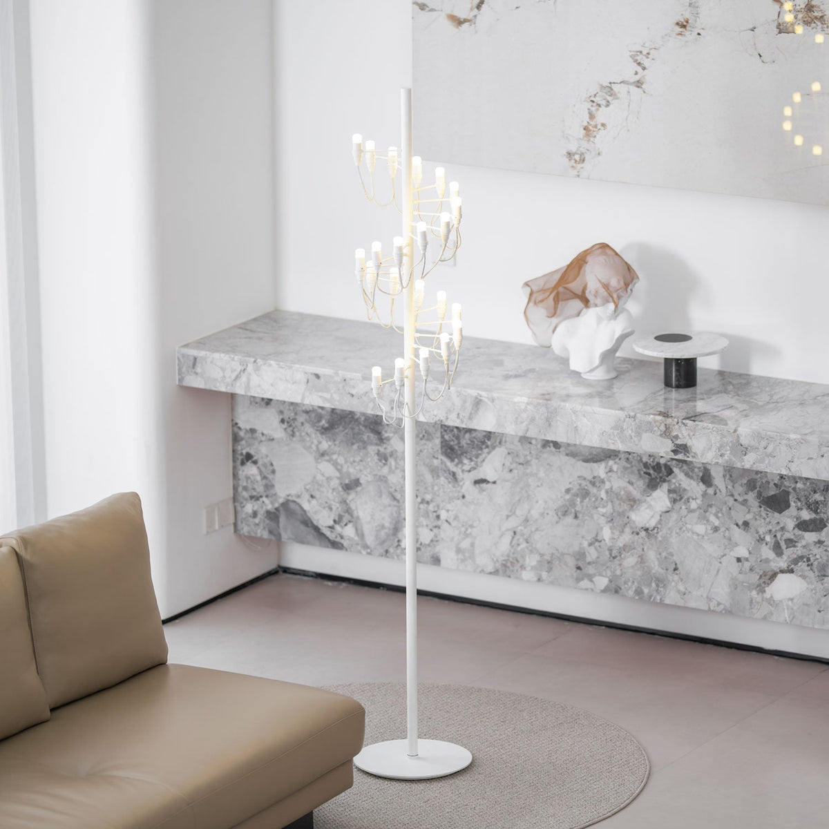 Olliryra sculpturale vloerlamp van staal