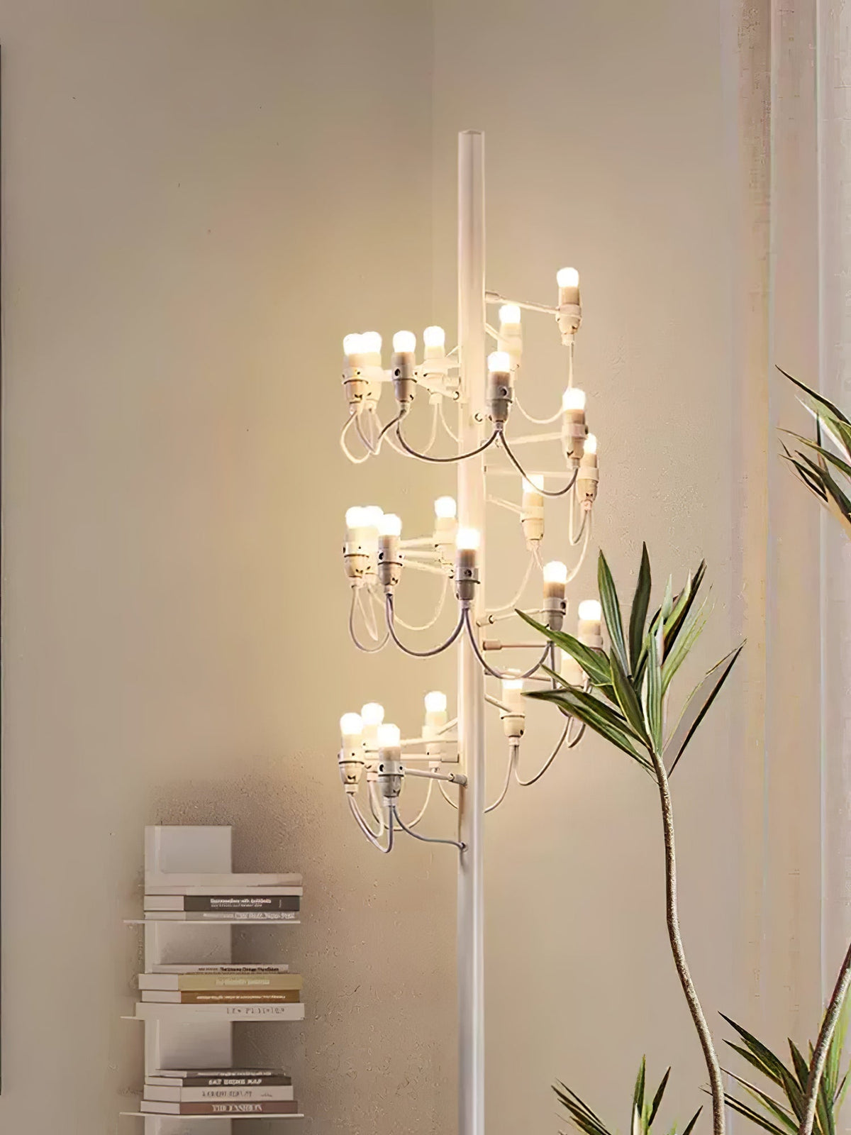 Olliryra sculpturale vloerlamp van staal