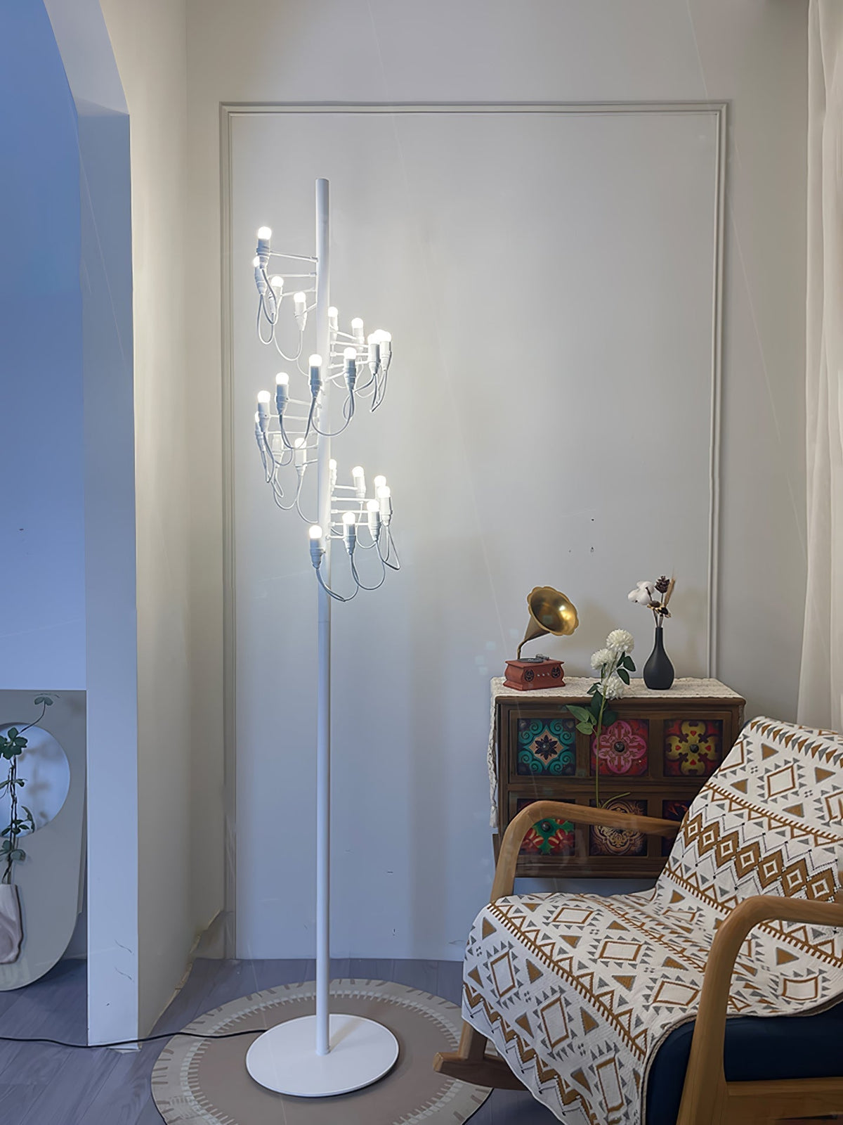 Olliryra sculpturale vloerlamp van staal