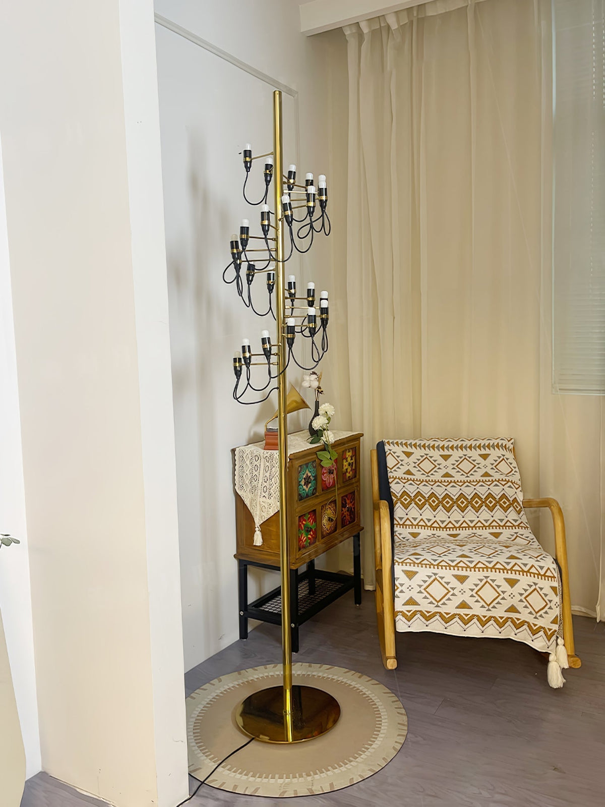 Olliryra sculpturale vloerlamp van staal