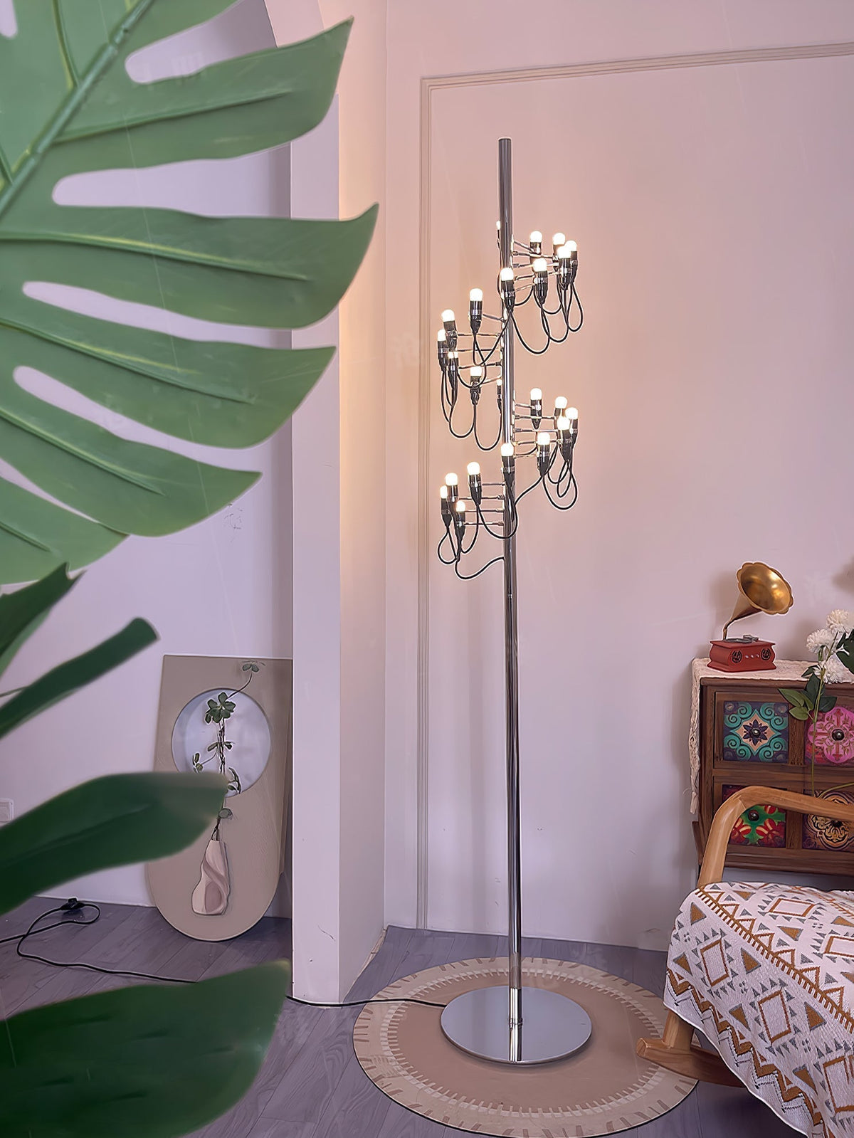 Olliryra sculpturale vloerlamp van staal