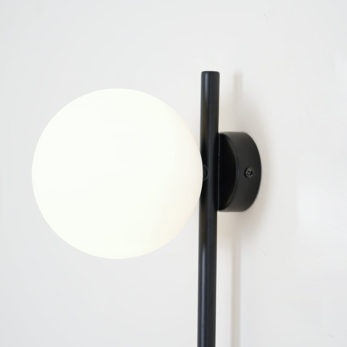 Curaeion Moderne minimalistische wandlamp met glas en stekker