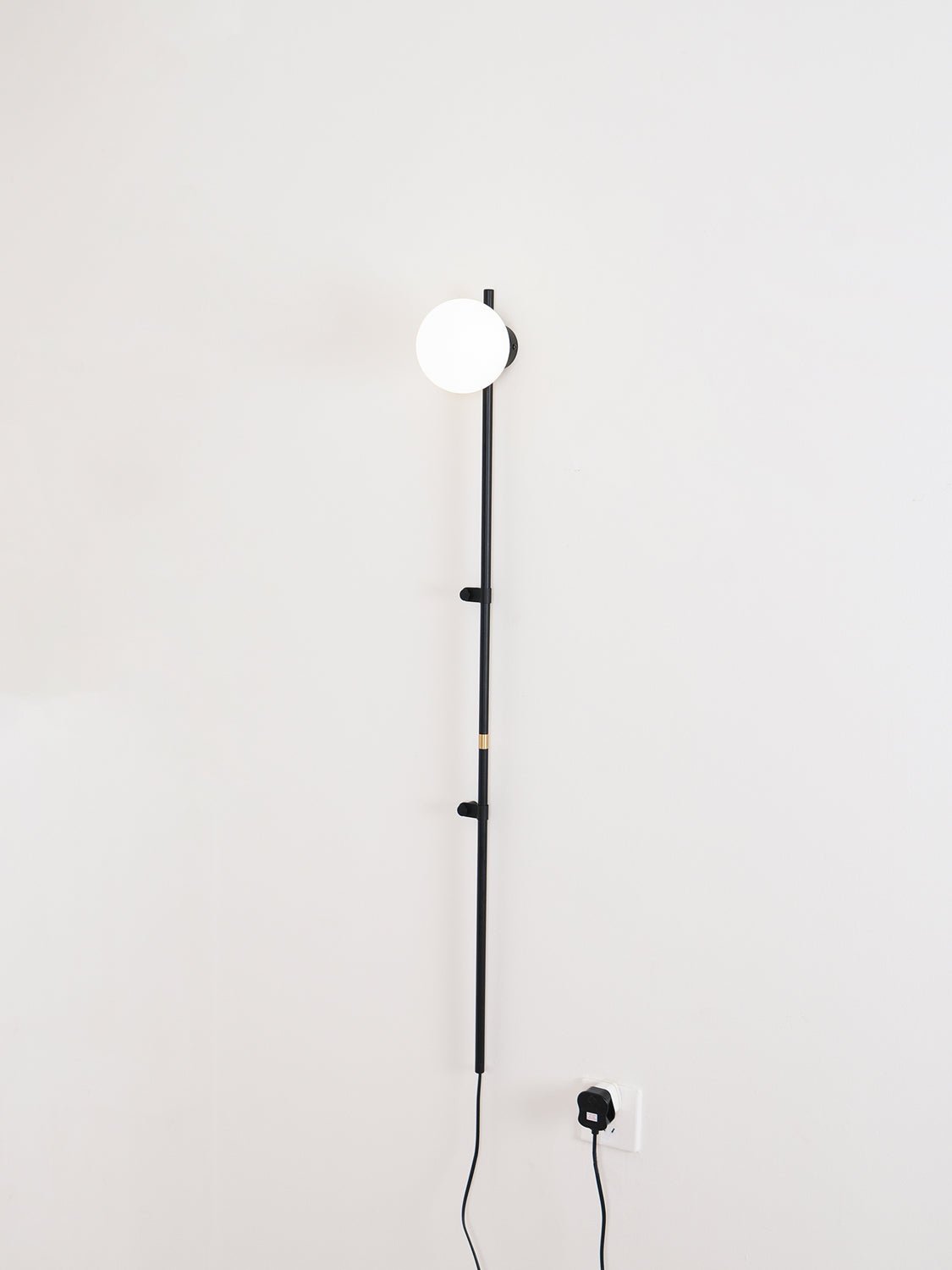 Curaeion Moderne minimalistische wandlamp met glas en stekker