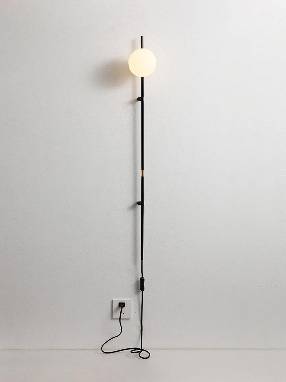 Curaeion Moderne minimalistische wandlamp met glas en stekker