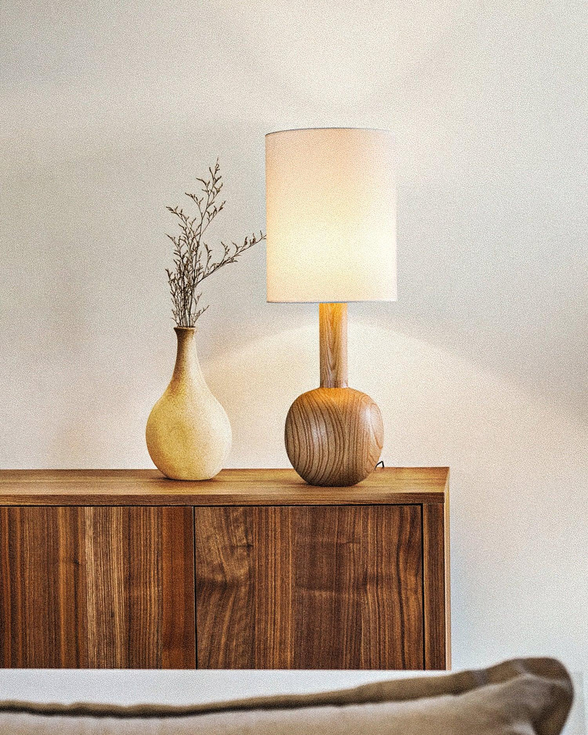 Ravmis rustieke houten tafellamp