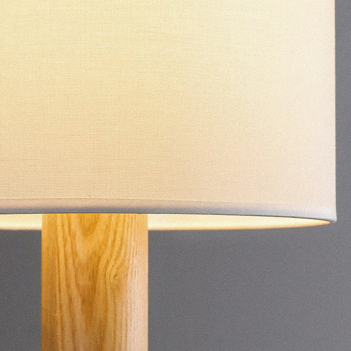 Ravmis rustieke houten tafellamp