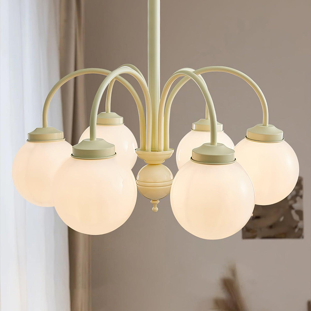 Velaora kroonluchter met crèmekleurige glazen bollen