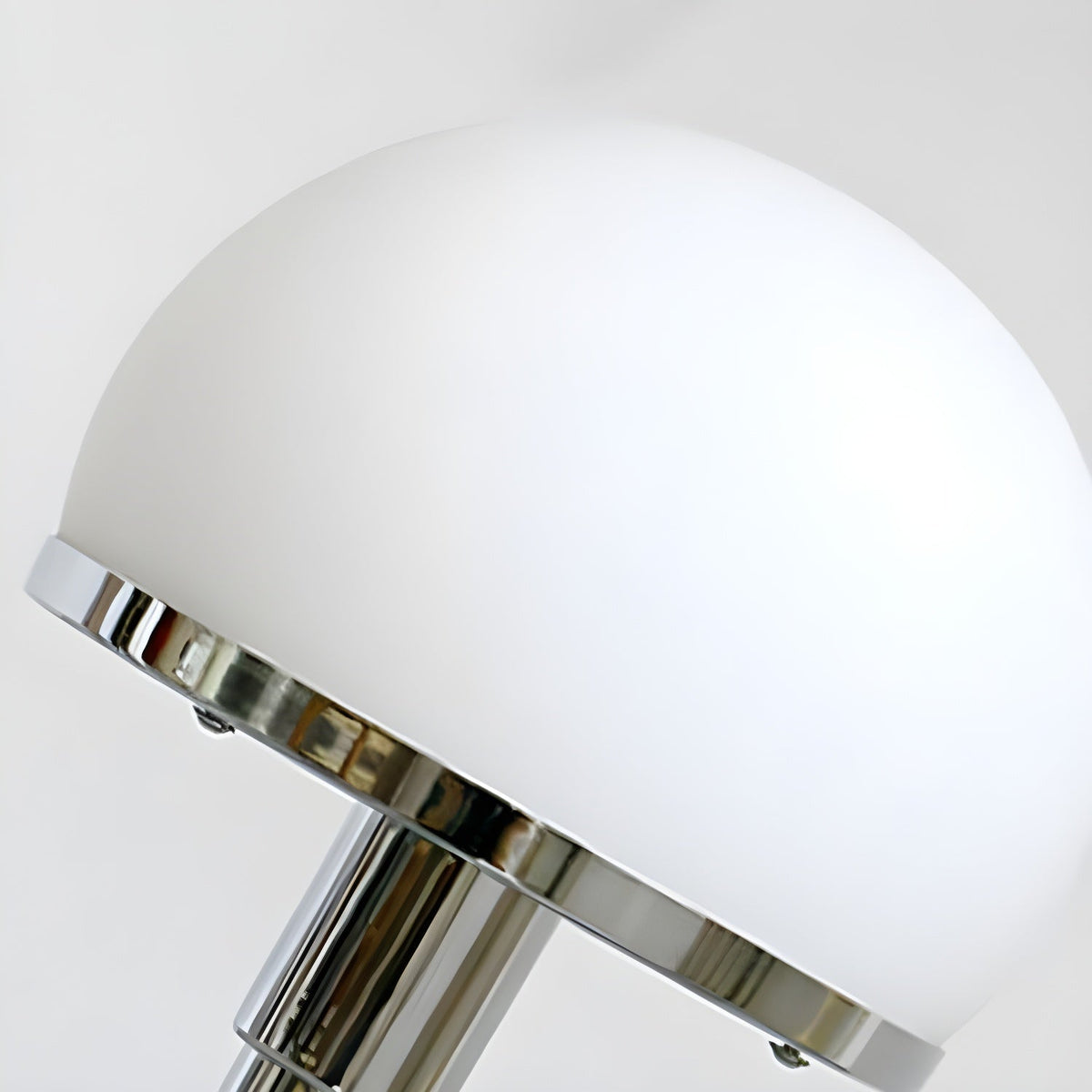 Fane tafellamp met artistiek glazen ontwerp