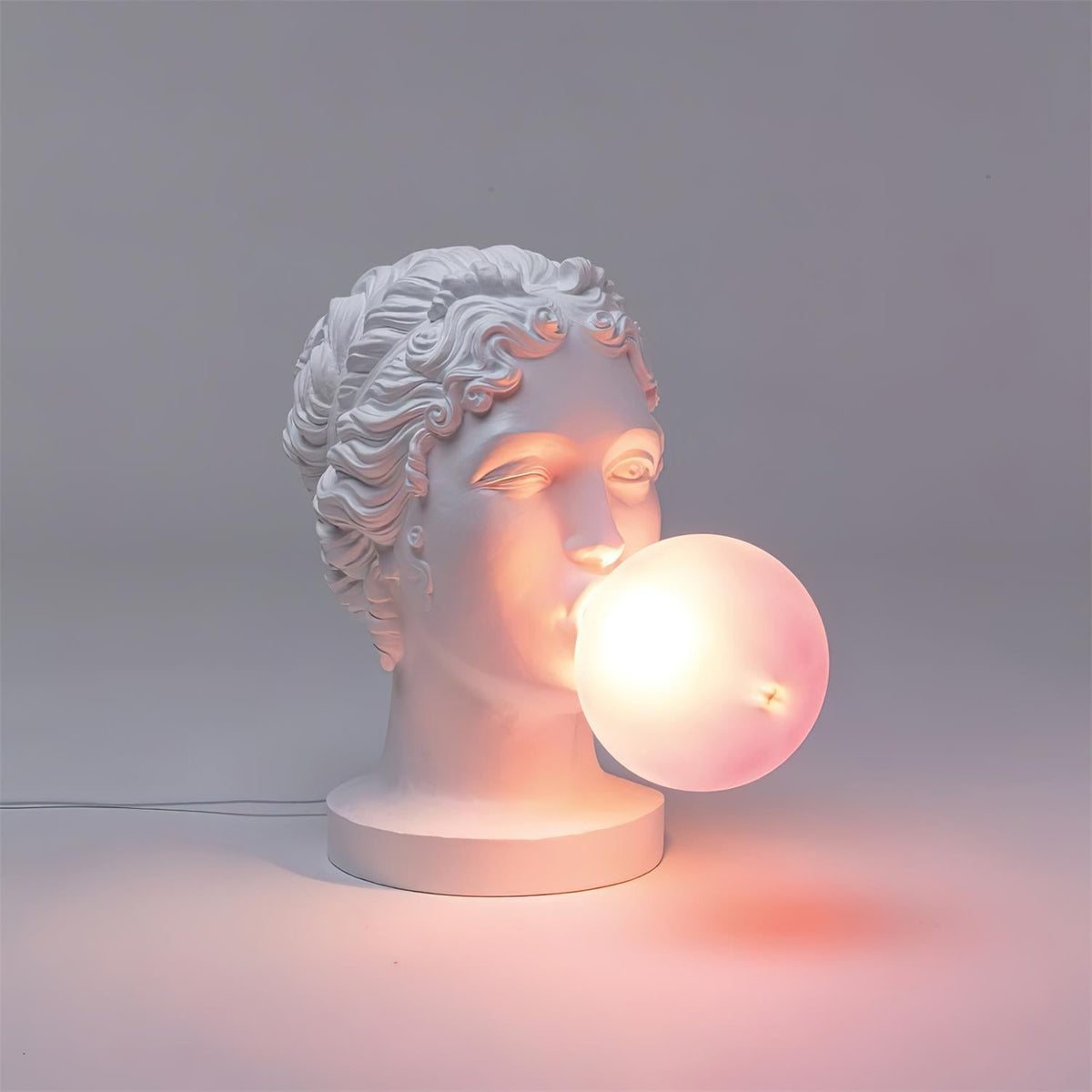 Aurrinel sculpturale tafellamp van hars