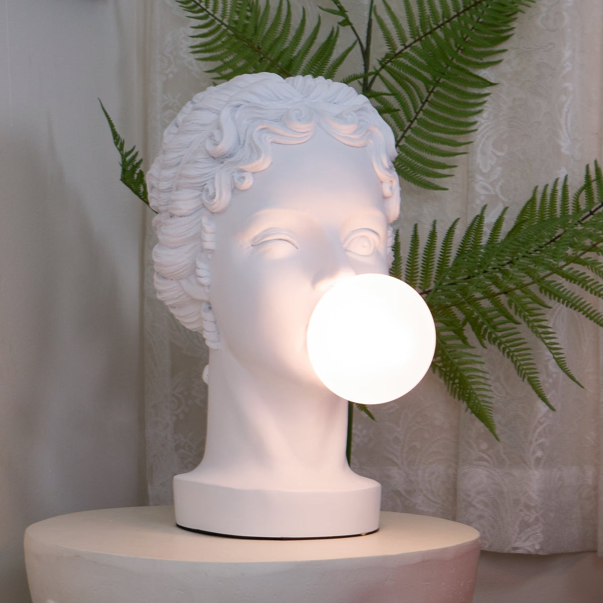 Aurrinel sculpturale tafellamp van hars