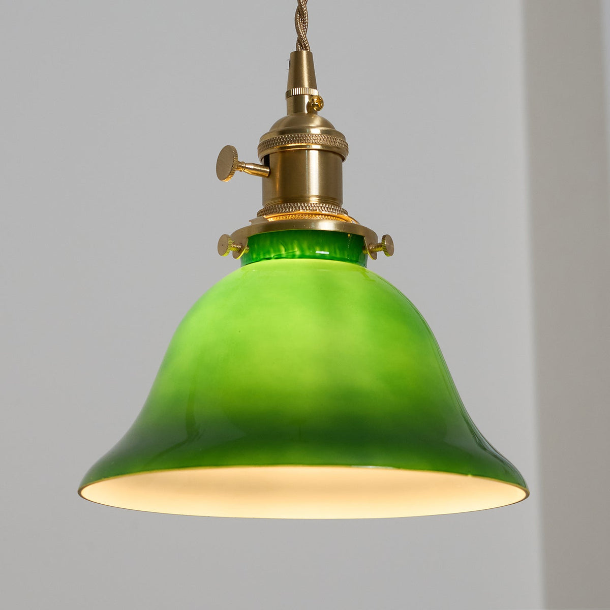 Jovanth Retro hanglamp in messing met groene afwerking