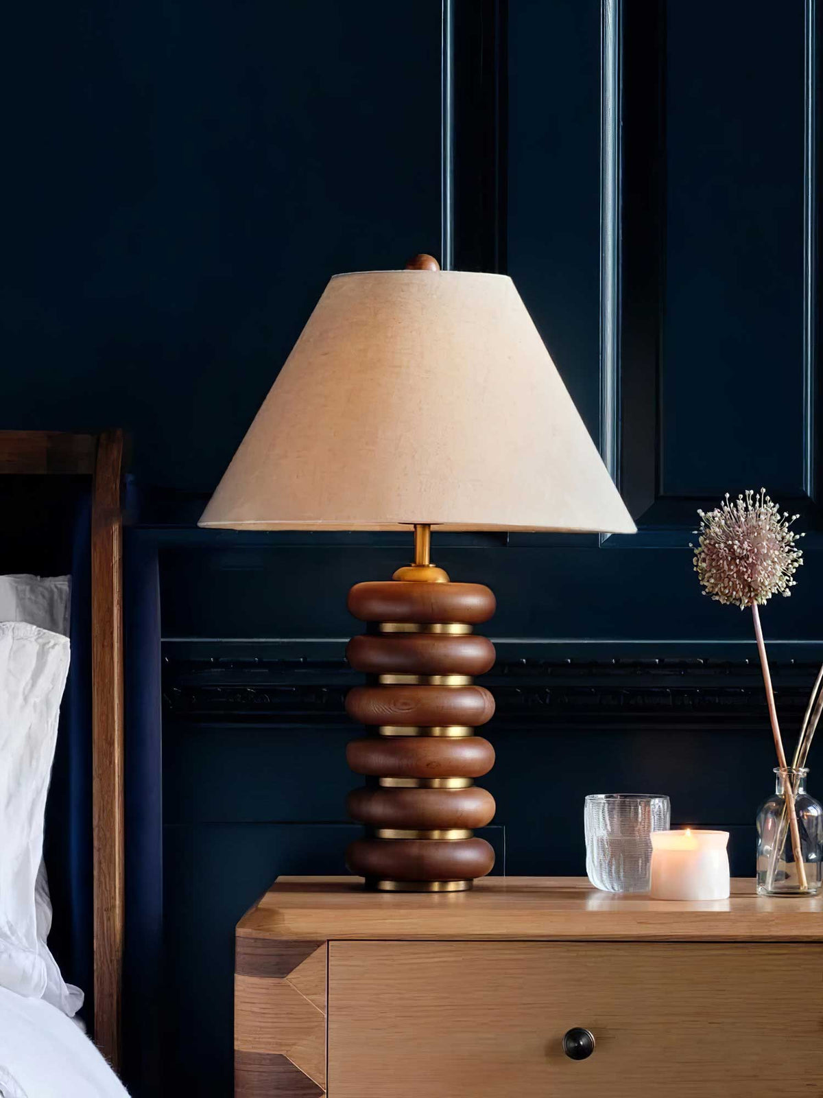 Rinalia Minimalistische tafellamp van walnoot