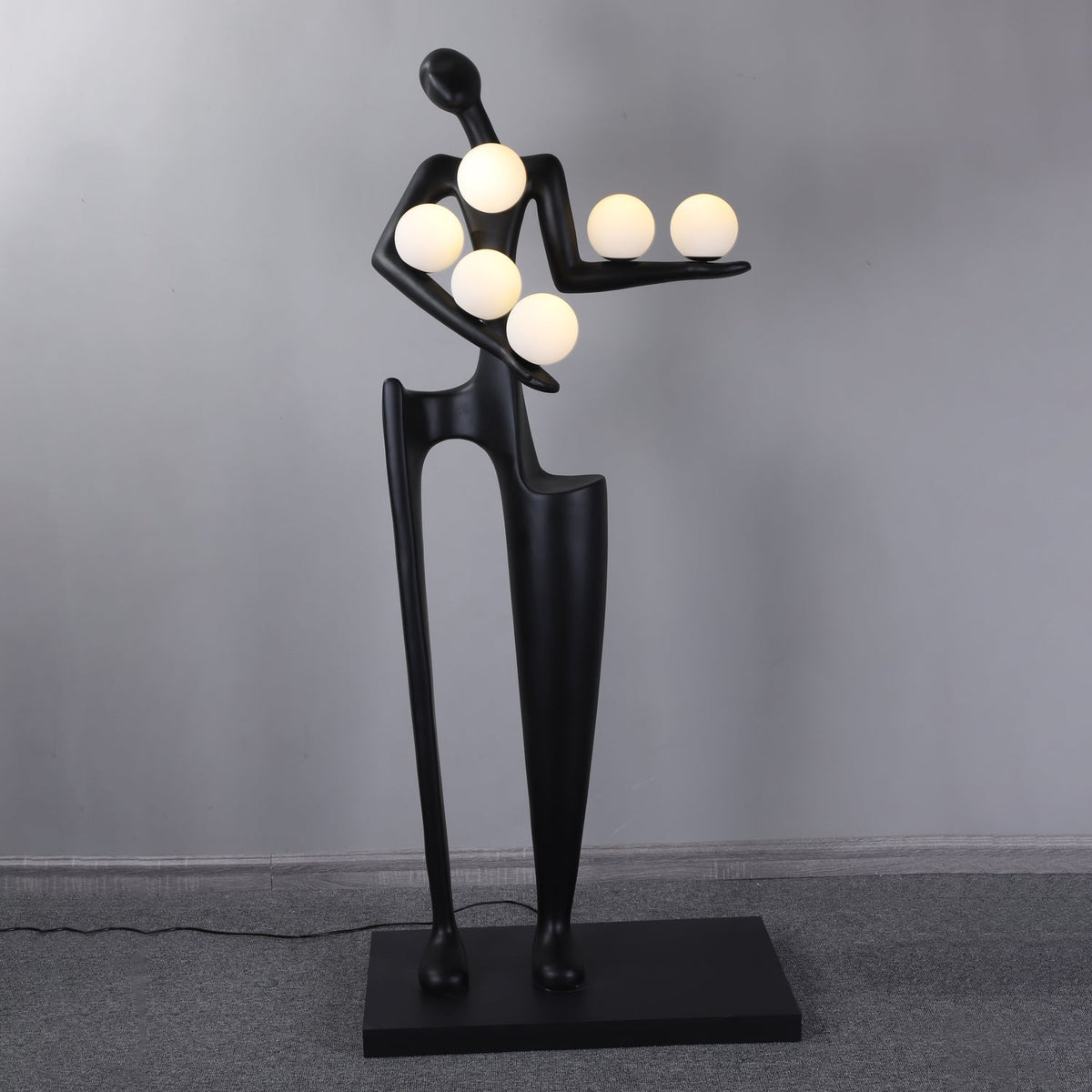 Viraeette kunststof vloerlamp in artistiek ontwerp