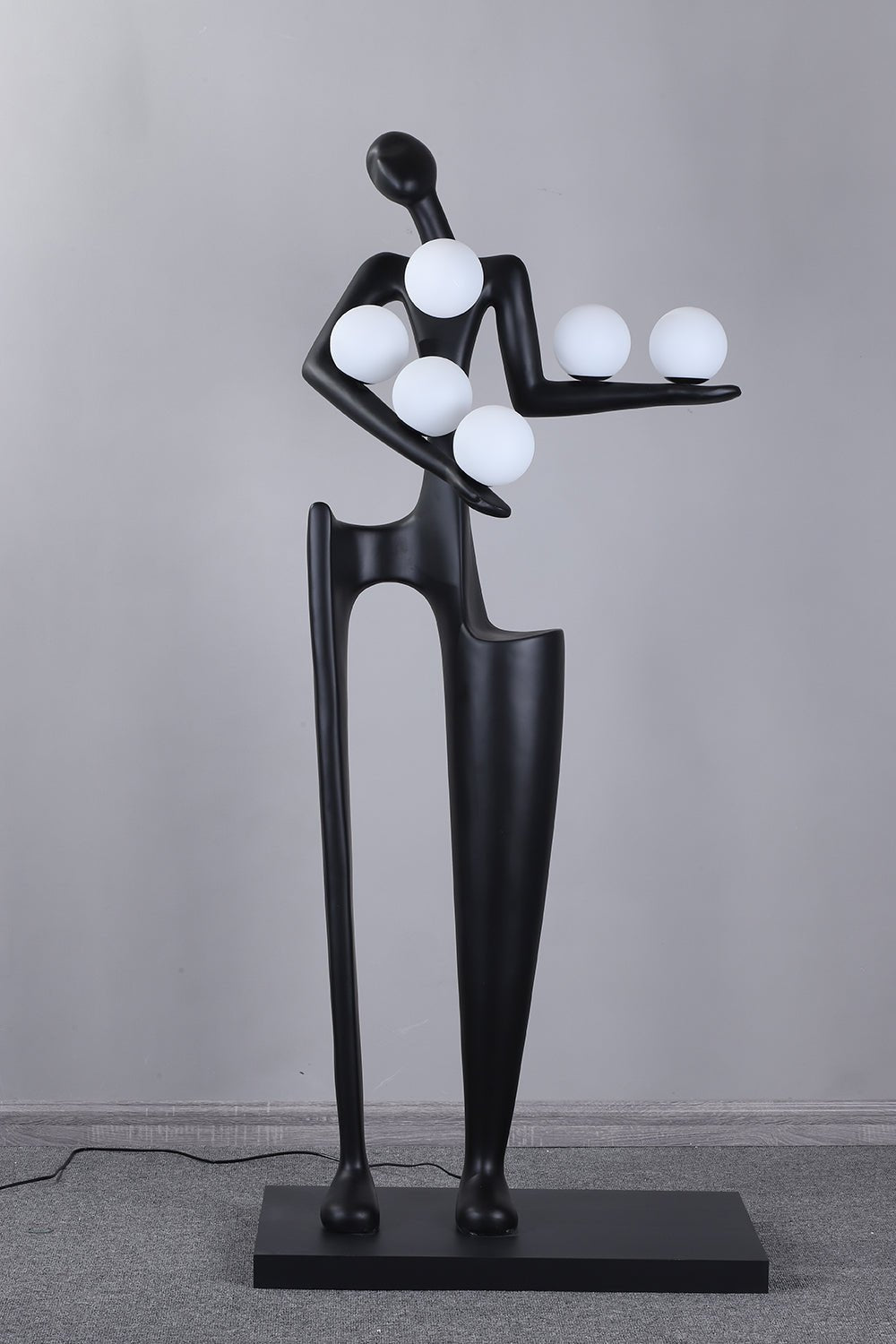 Viraeette kunststof vloerlamp in artistiek ontwerp