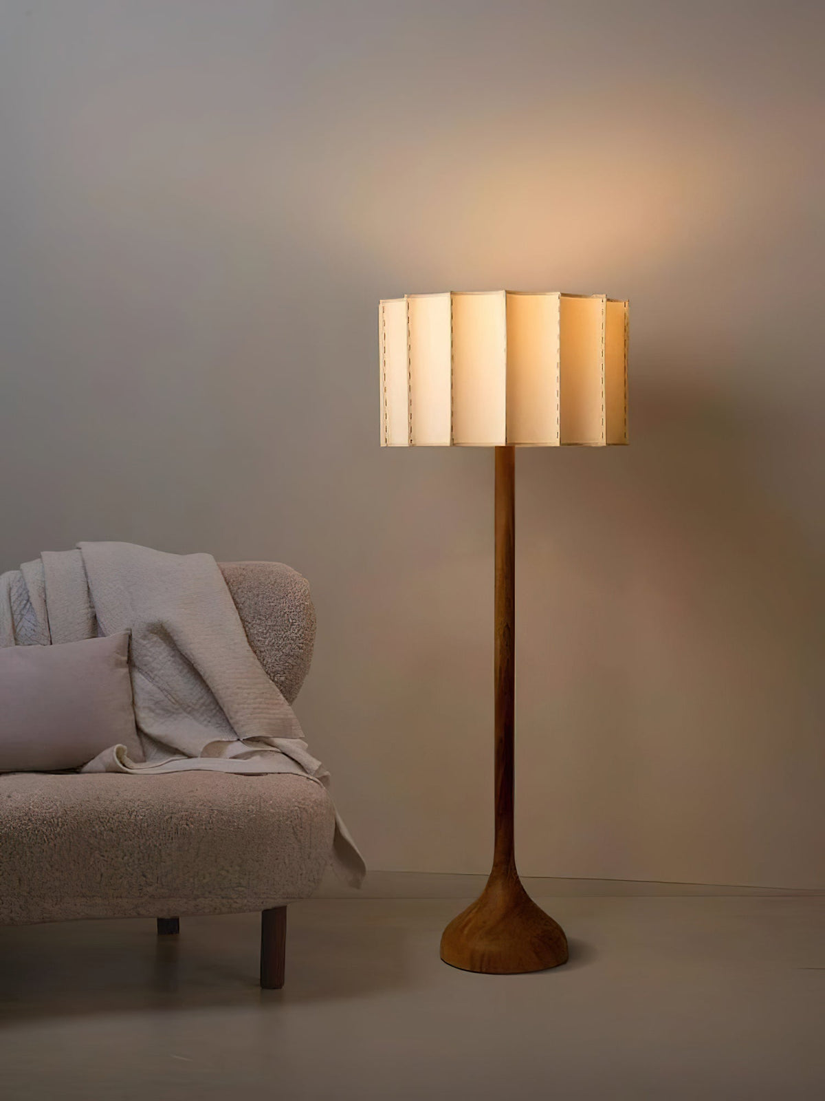 Bexi Minimalistische vloerlamp van walnoothout en beige stof
