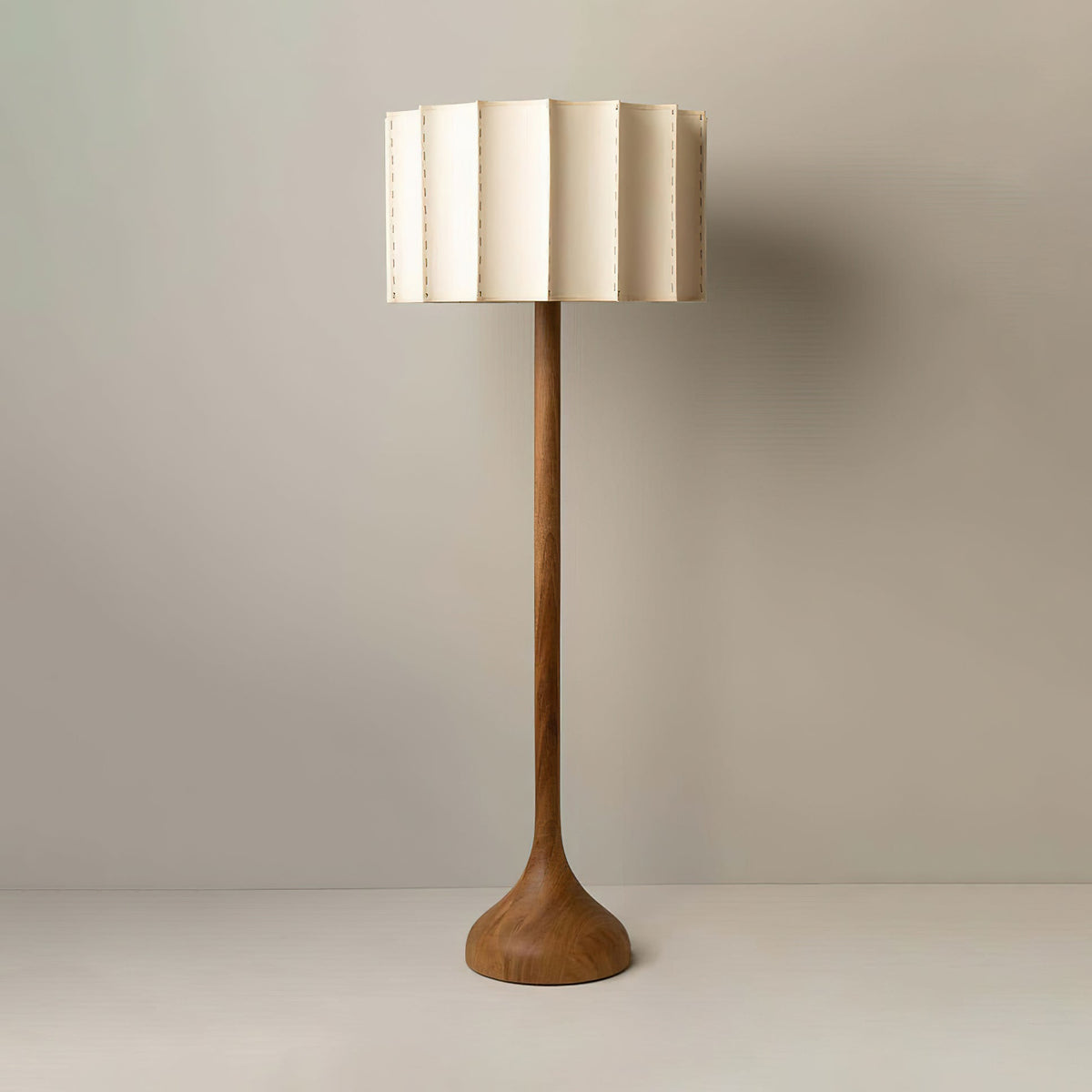 Bexi Minimalistische vloerlamp van walnoothout en beige stof