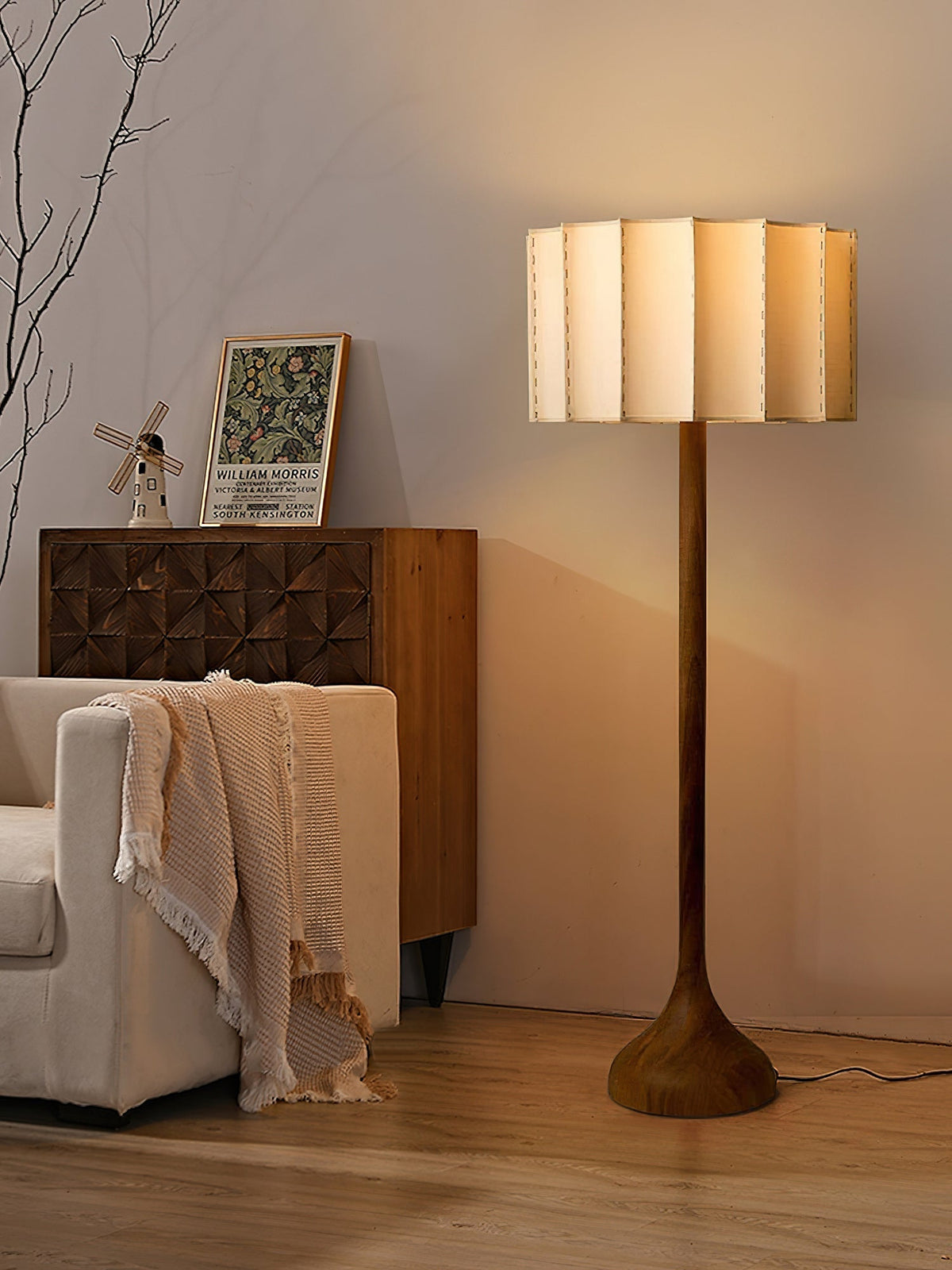 Bexi Minimalistische vloerlamp van walnoothout en beige stof