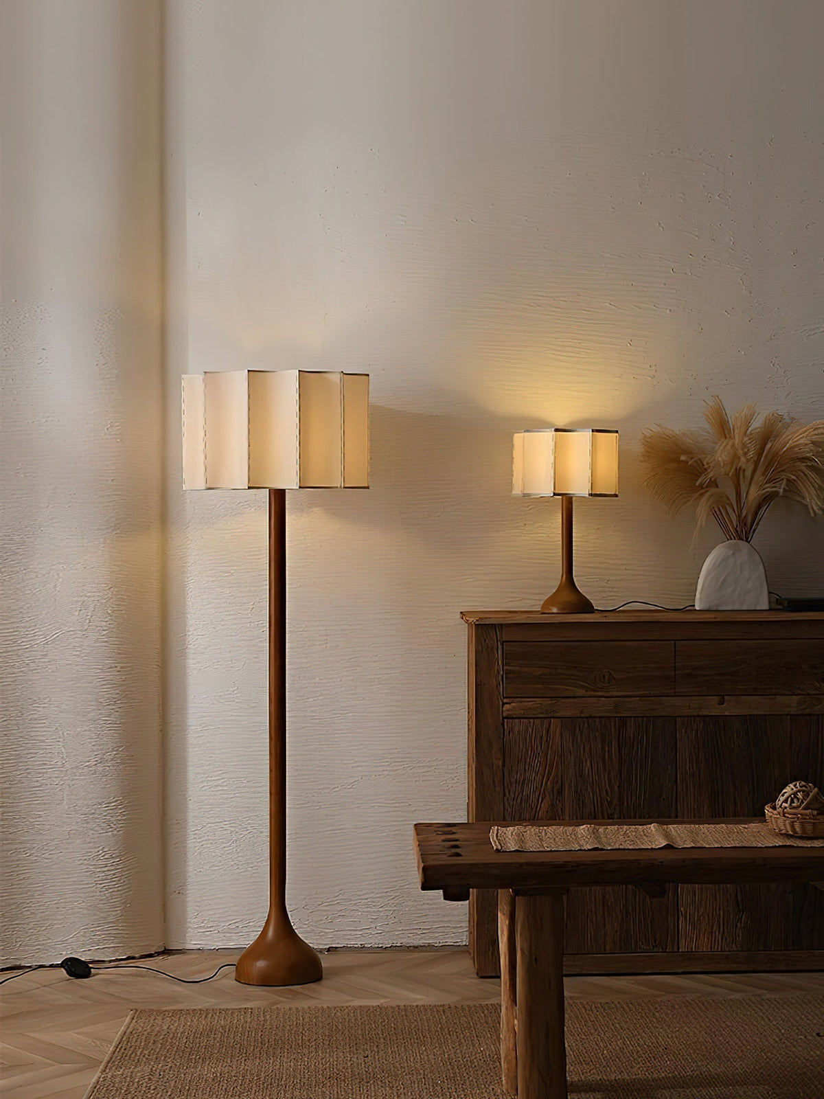 Bexi Minimalistische vloerlamp van walnoothout en beige stof