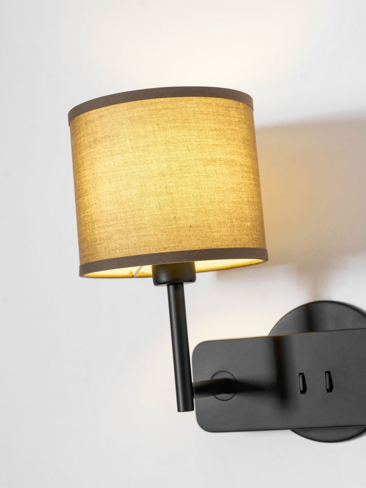 Rivoeria wandlamp