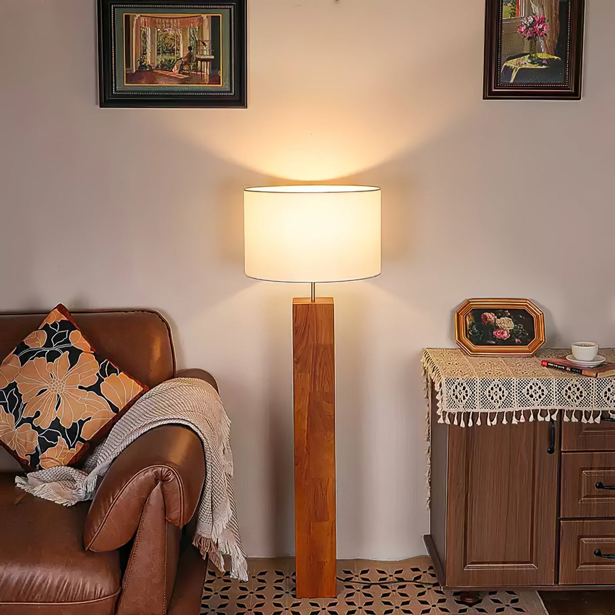 Timberline vloerlamp van hout en stof