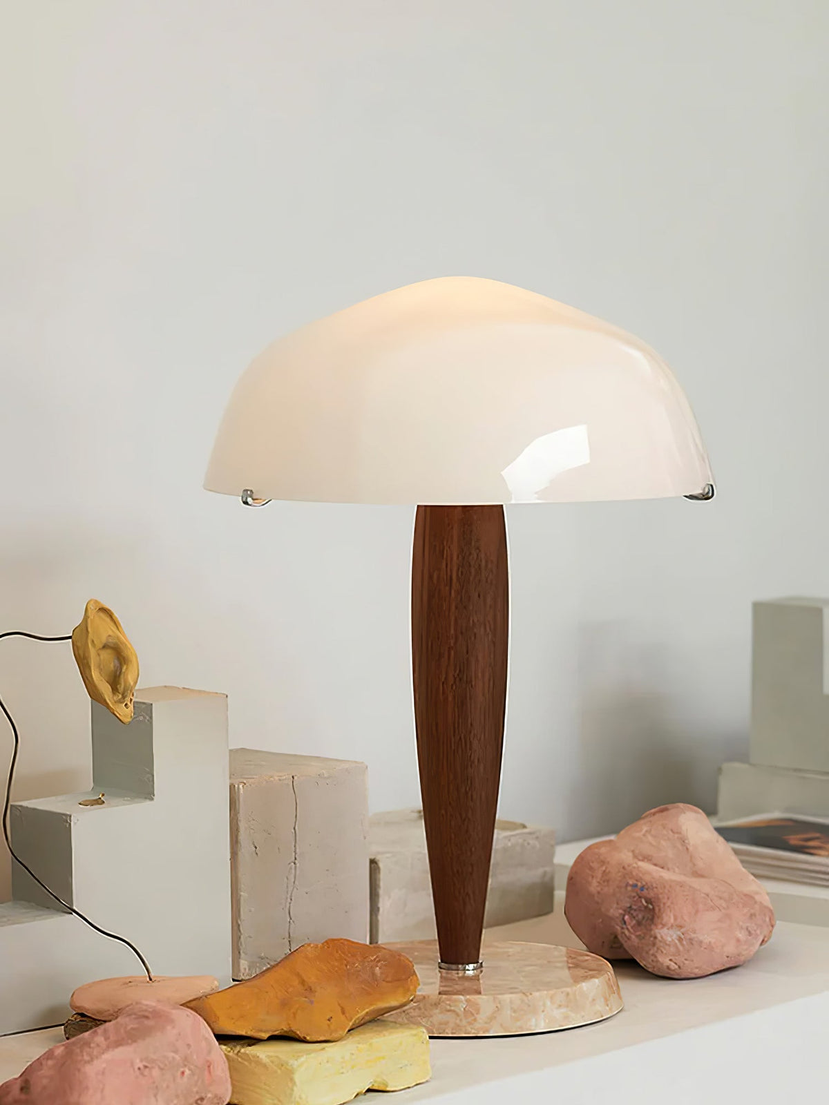 Emerson tafellamp van donker walnoot