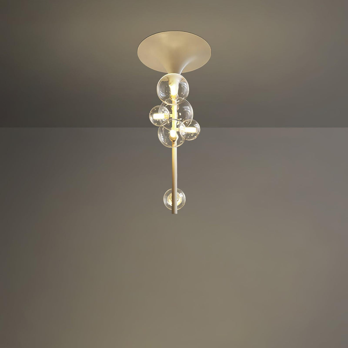 Celeina hanglamp van messing met cascaderend glas voor de gang